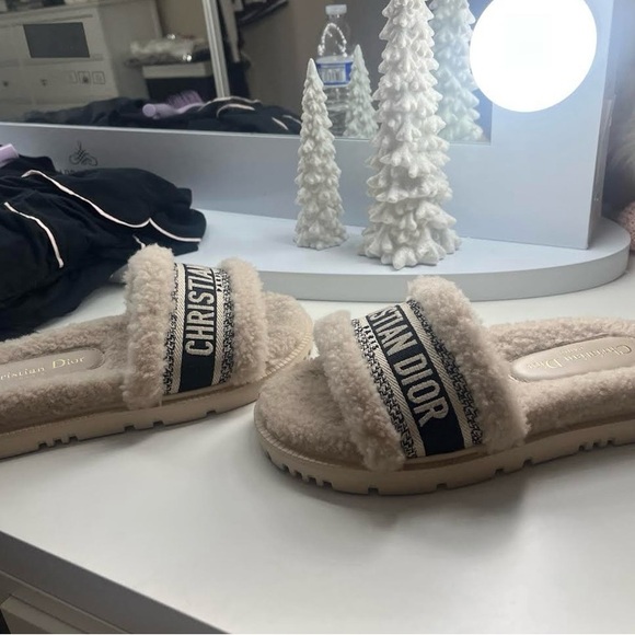 Christian Dior slides, women size 7, cream color - Picture 7 of 8